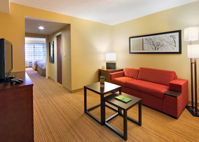 Courtyard By Marriott London