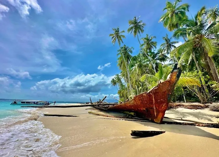 Playgrounds Sabbit Mentawai Surfcamp