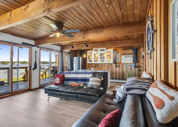 Cozy Cottage-Hot Tub-Scenic Views & Private Dock
