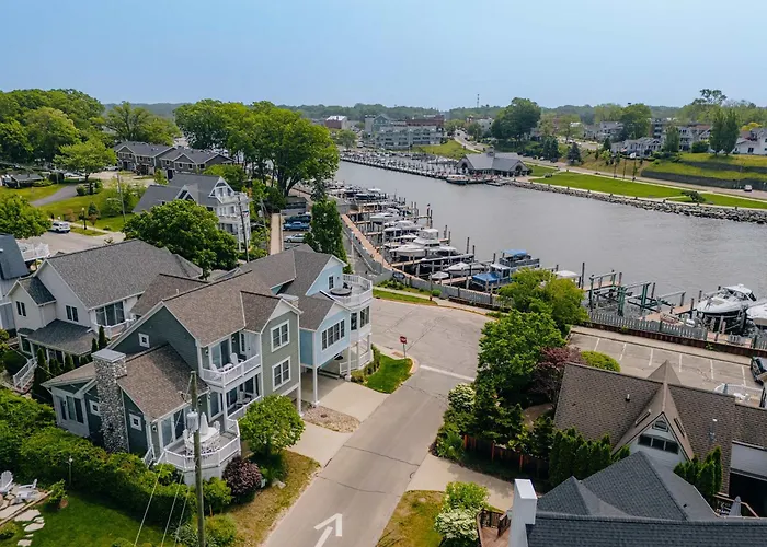 Luxury Home With Harbor Views Hot Tub Walk To North Beach Dog Friendly