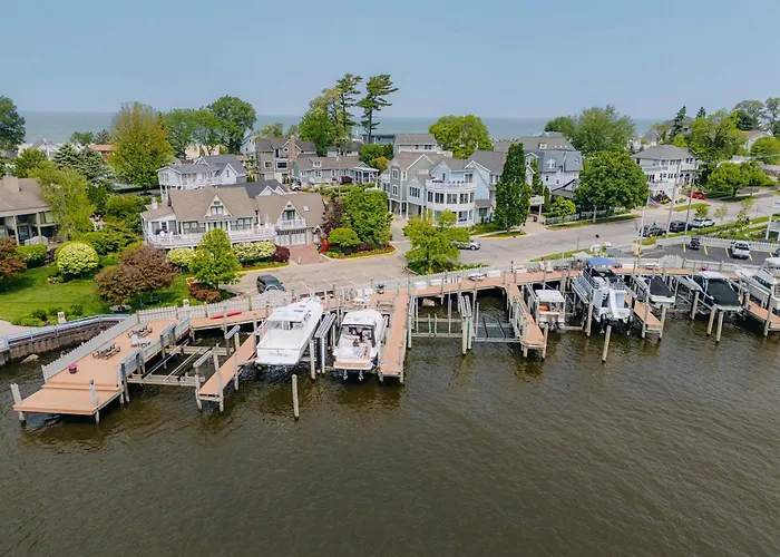 Luxury Home With Harbor Views Hot Tub Walk To North Beach Dog Friendly