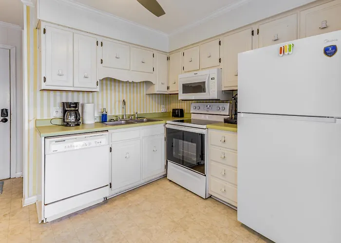 Steps To Sand! Condo W/ 2 Pools In Atlantic Beach