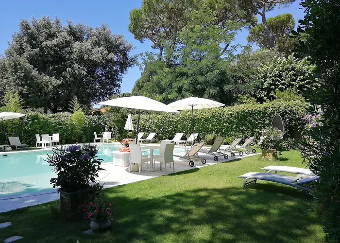 Jr Resort Logos Forte Dei Marmi