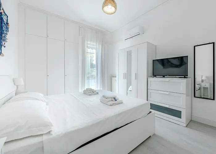 Beach 5 Minutes Away - Comfort Free Wifi & Ac