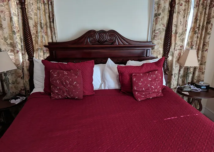 Almondy Inn Bed & Breakfast