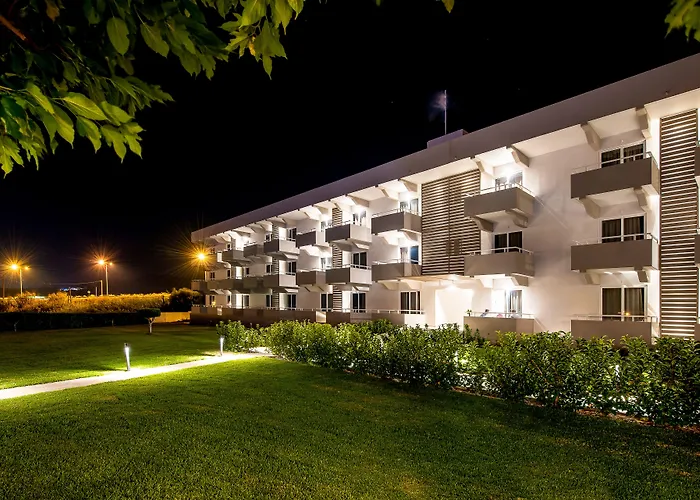 Zoes Hotel & Suites