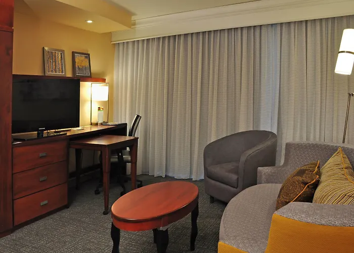 Courtyard By Marriott Kingston