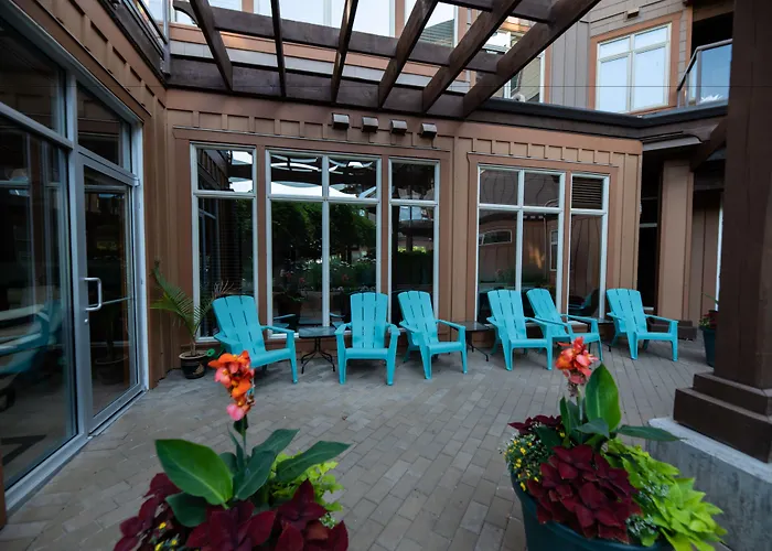 The Cove Lakeside Resort