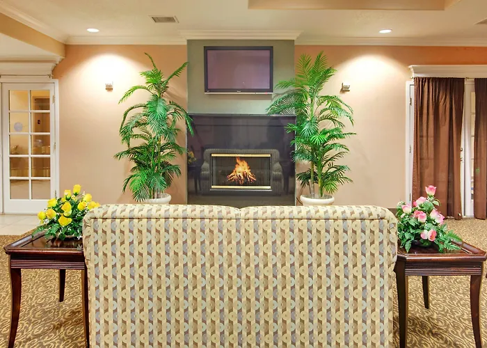 Holiday Inn Express Delano Highway 99 By Ihg