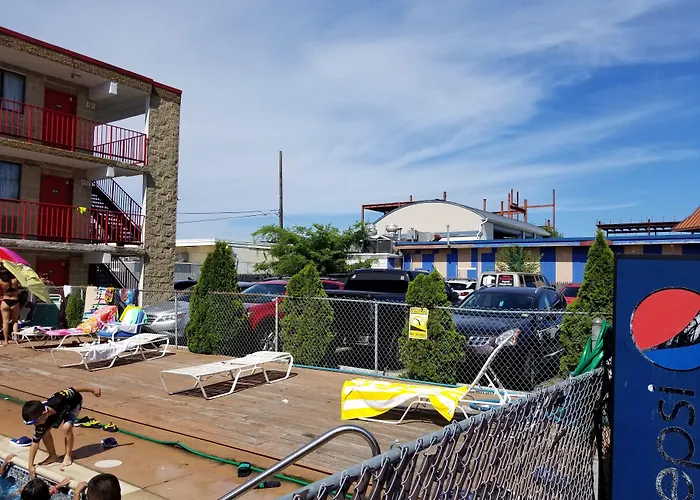 Cloud 9 Inn - Beach Hotel