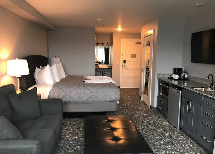 Starfish Manor Oceanfront Hotel