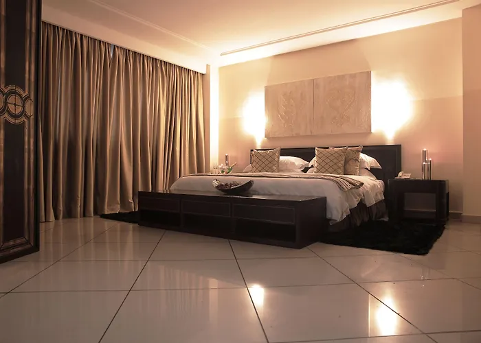 Oak Plaza Hotels East Airport