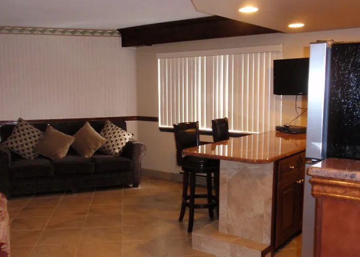 Chalet Inn & Suites