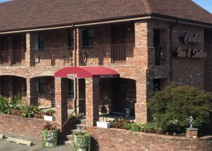 Chalet Inn & Suites