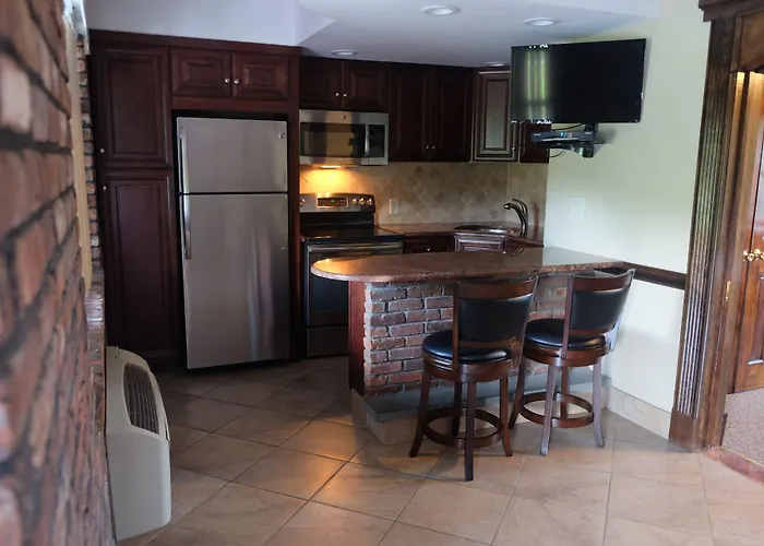 Chalet Inn & Suites