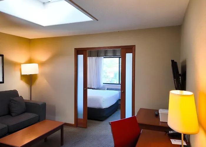 Ramada By Wyndham Kelowna Hotel & Conference Center- Pool, Hot Tub, And Restaurant