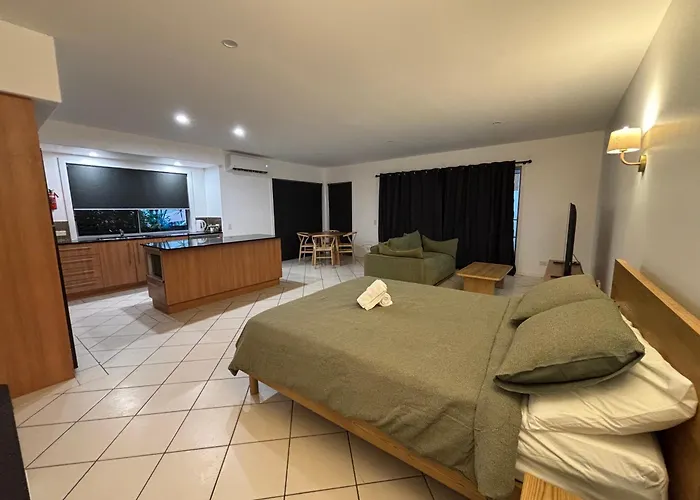 Surf Inn Boutique Backpackers - Free Breakfast