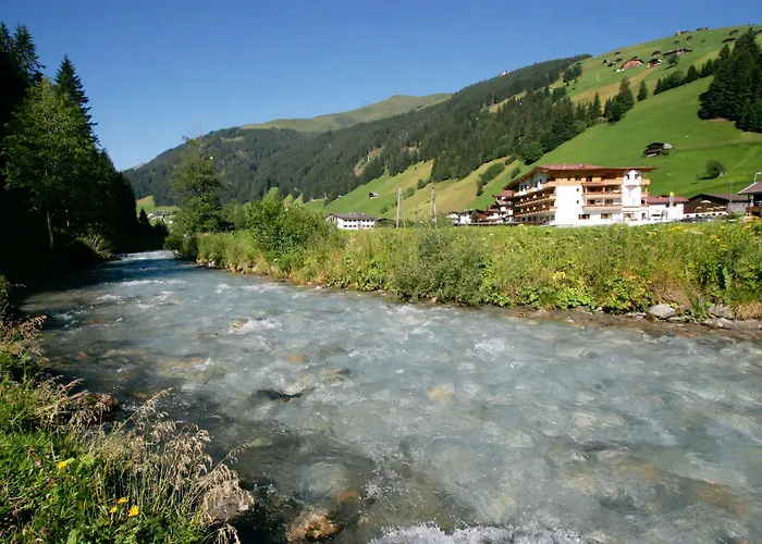 Natur- & Wanderhotel Tuxertal