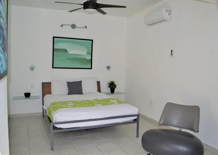 Casa Verde Hotel - Steps To The Beach, Pool, Restaurant & Bar