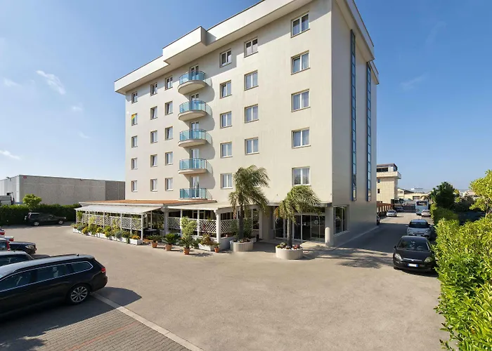 Simon Hotel