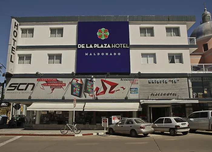 De La Plaza Hotel