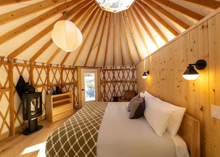 Desolation Hotel Hope Valley