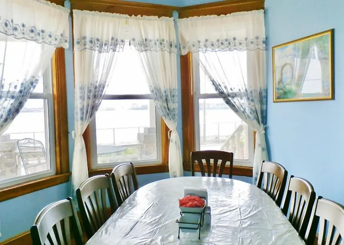 Harbor House Bed And Breakfast