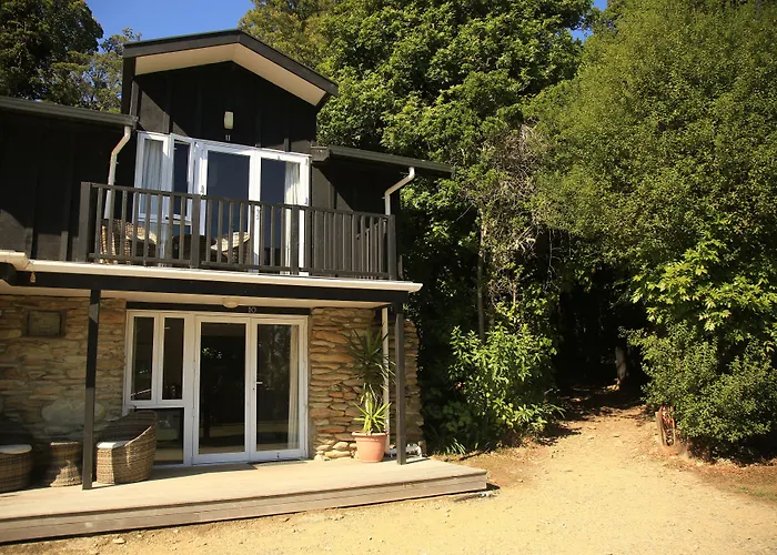 Furneaux Lodge