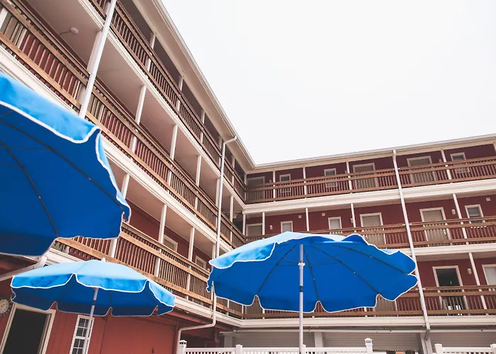 Surf Club Oceanfront Hotel