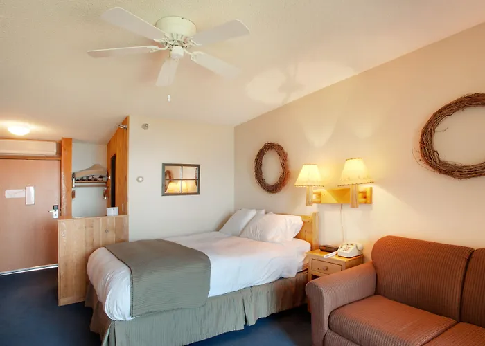 Cove Point Lodge