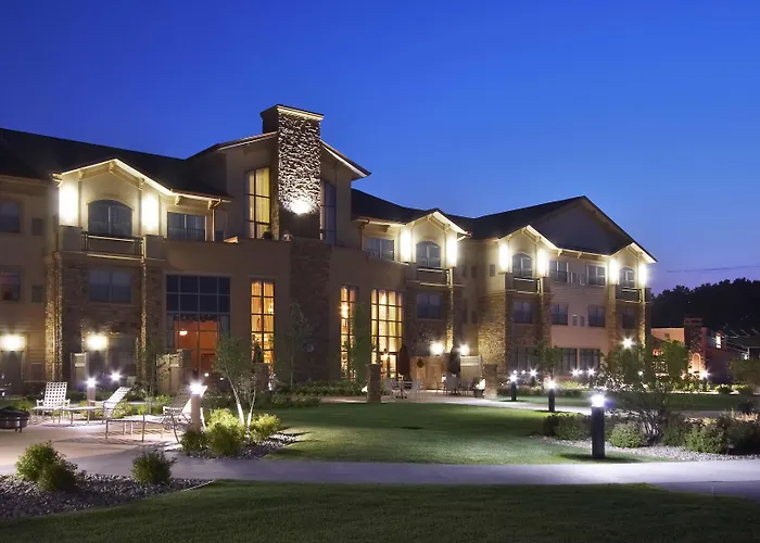 Clubhouse Hotel & Suites Fargo