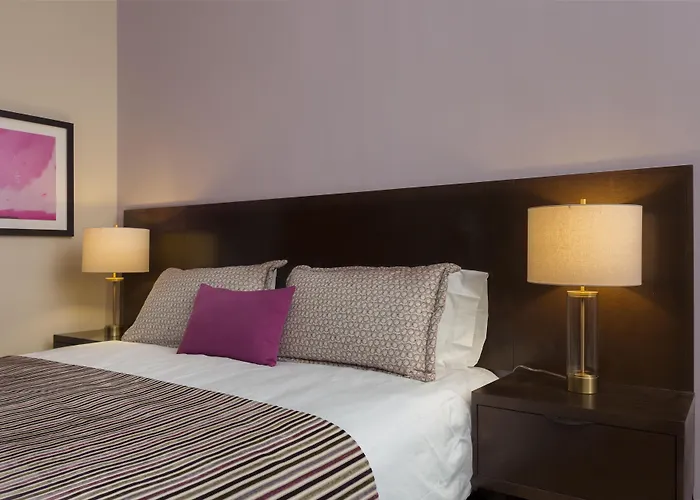 Decanter Hotel