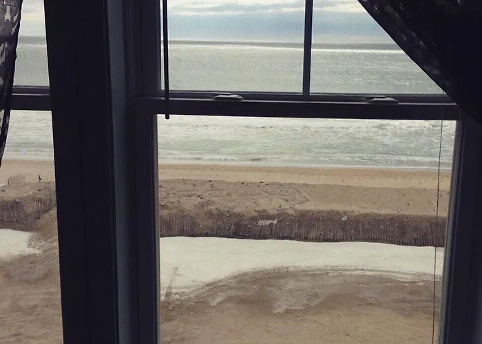 Misquamicut Beach Front Inn