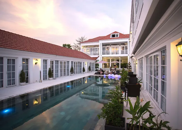 White Boutique Hotel And Restaurant