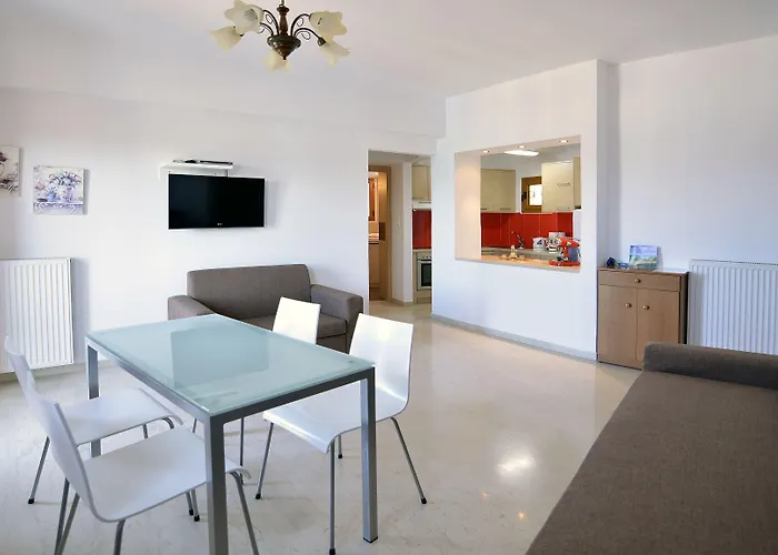 Simon Studios And Apartments
