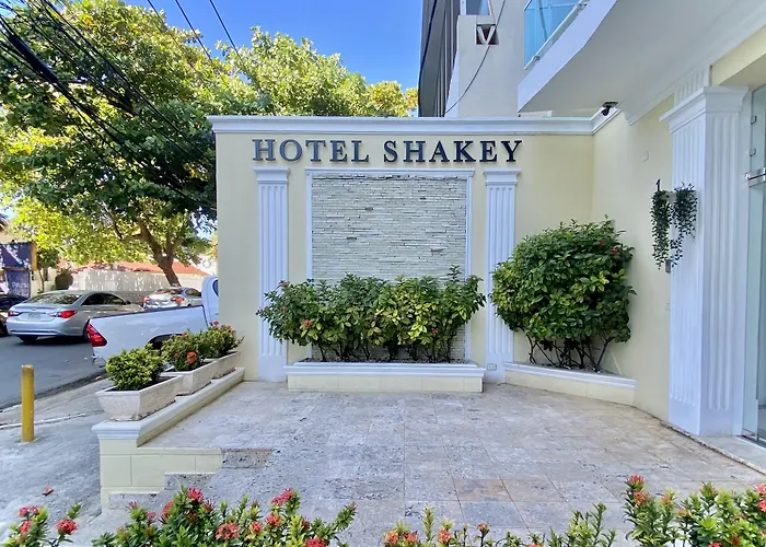 Hotel Shakey