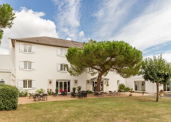 Logis Hotel Restaurant Des Chateaux