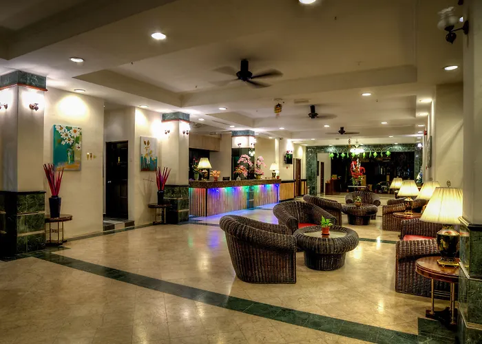 Leisure Cove Hotel And Apartments