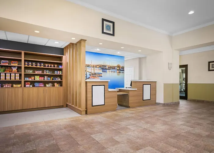 La Quinta By Wyndham Stonington-Mystic Area