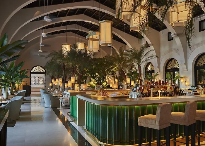 Four Seasons Hotel At The Surf Club