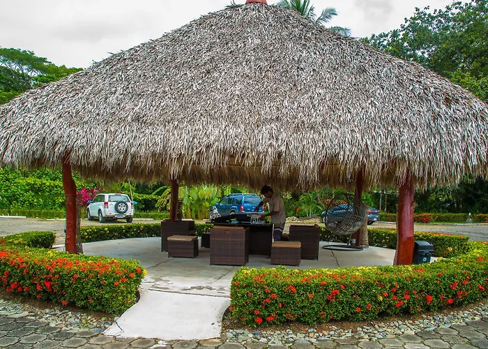 Beach Break Resort & Cr Surf Camp