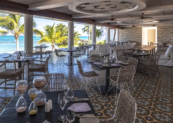 Hodges Bay Resort & Spa, An Hq Luxury Resort & Residences