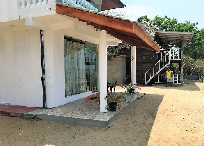 Dinuda Lagoon Hotel