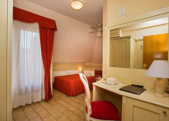 Hotel Lo Squalo