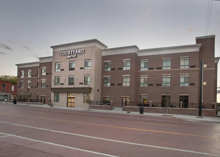 Courtyard By Marriott Albion
