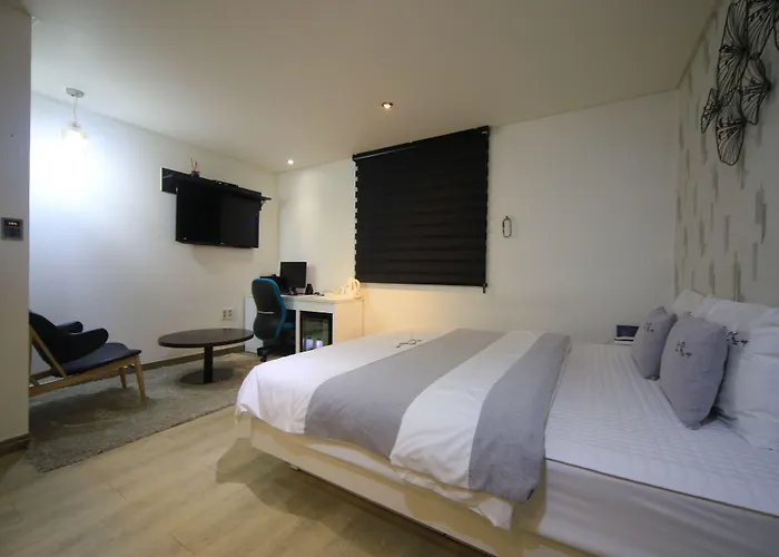 Busan H-Avenue Hotel Seomyeon Station