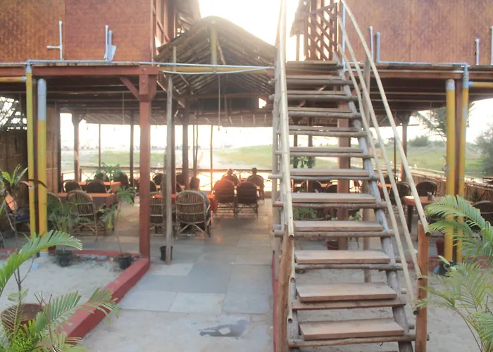 Sunset & Waves Resort, Mandrem Beach