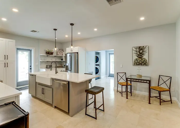 Walk To Wabasso Beach: Home W/ Hot Tub & Bikes