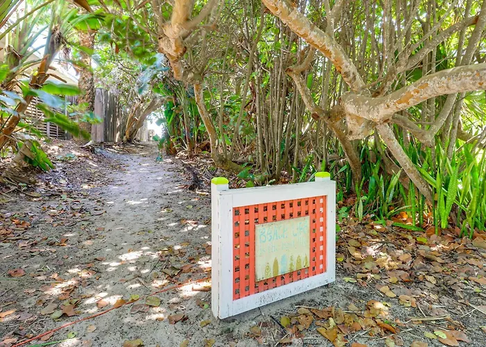 Walk To Wabasso Beach: Home W/ Hot Tub & Bikes