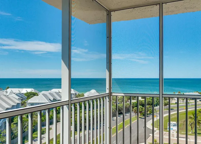 Walk To Bonita Beach: Top-Floor Condo W/ Views